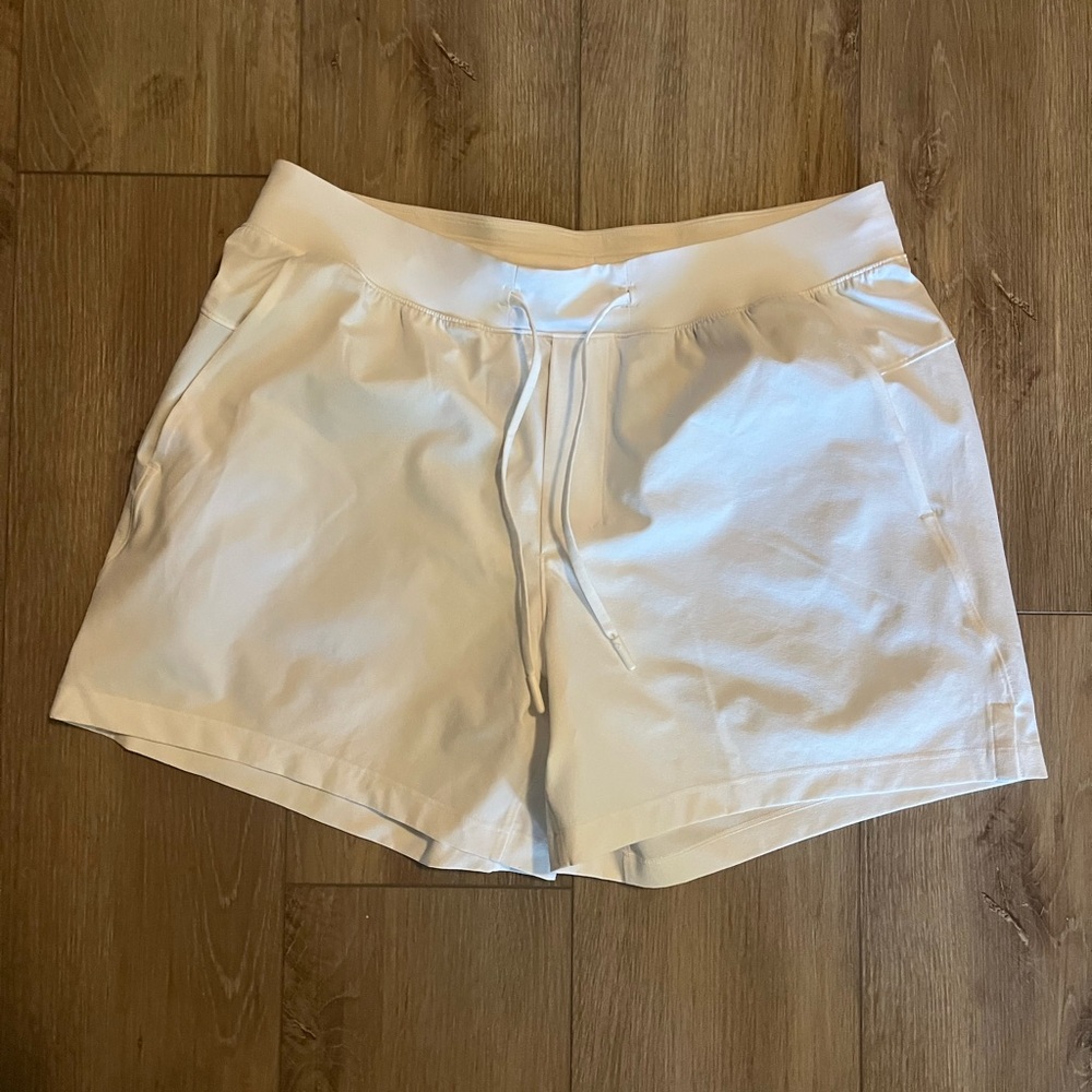 Lululemon men’s large shorts